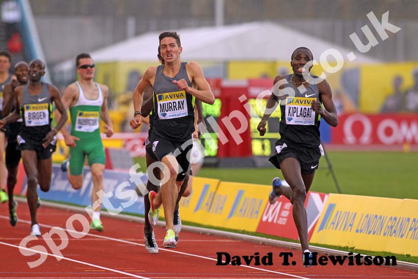 Ross Murray trying to catch Silas Kiplagat in the Emsley Carr Mile, 2012 Samsung Diamond League, Crystal Palace, London.